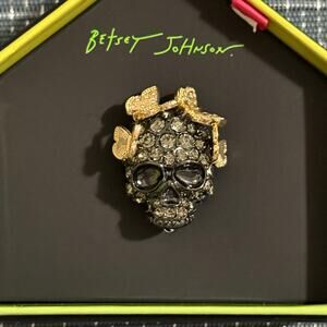NEW | Betsey Johnson | Butterfly Gunmetal Skull Cocktail Ring (RET $58)